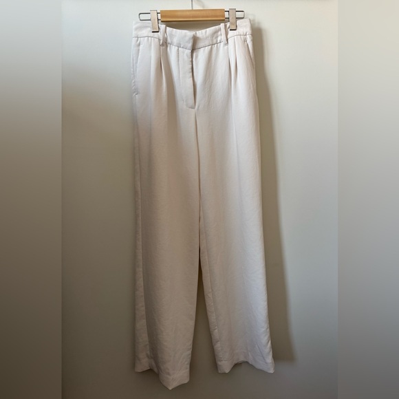 Aritzia Pants - Aritzia "The Effortless Pant"